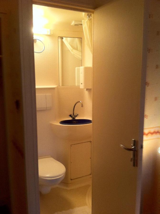 L'Escapade Hotel Carentan Bilik gambar